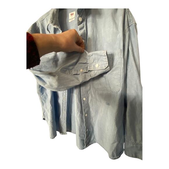 Levi’s Women's XL Long Sleeve Cotton Button Down Light Blue Relaxed Fit Chambray - Picture 4 of 9
